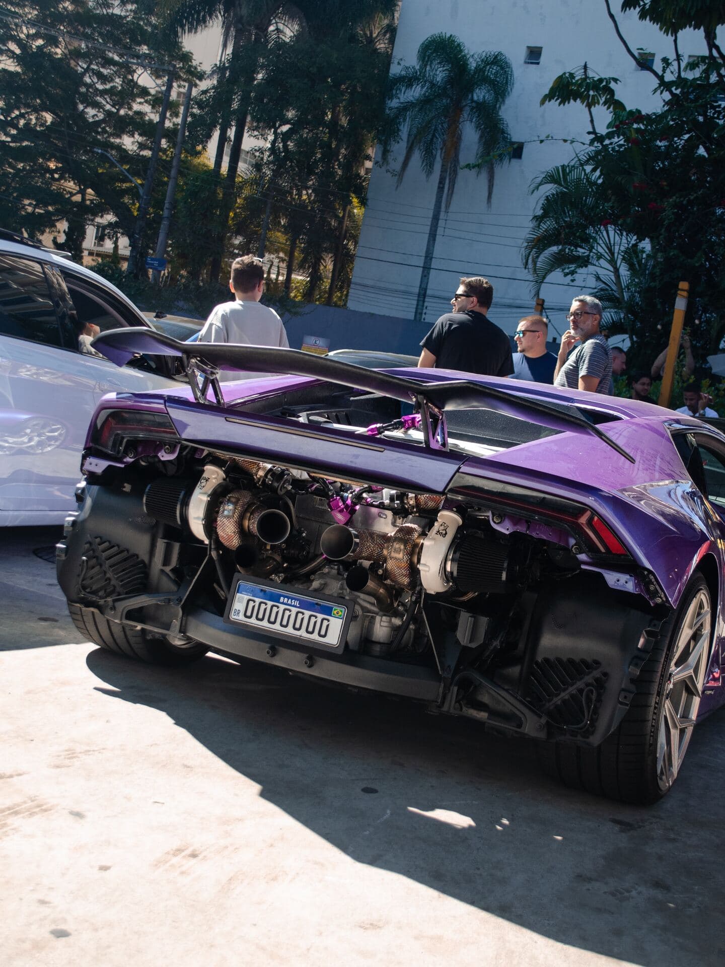 Lamborghini Huracán com motor twin turbo exposto, preparado pela Pegasus Motorsport